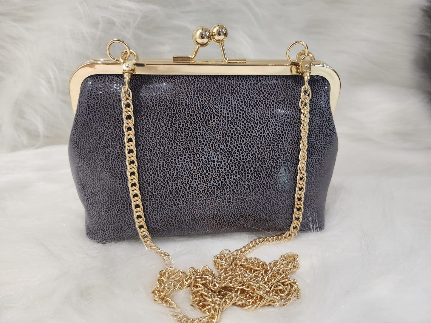 1CB_SF002; CROSSBODY BLACK/WHITE BAG
