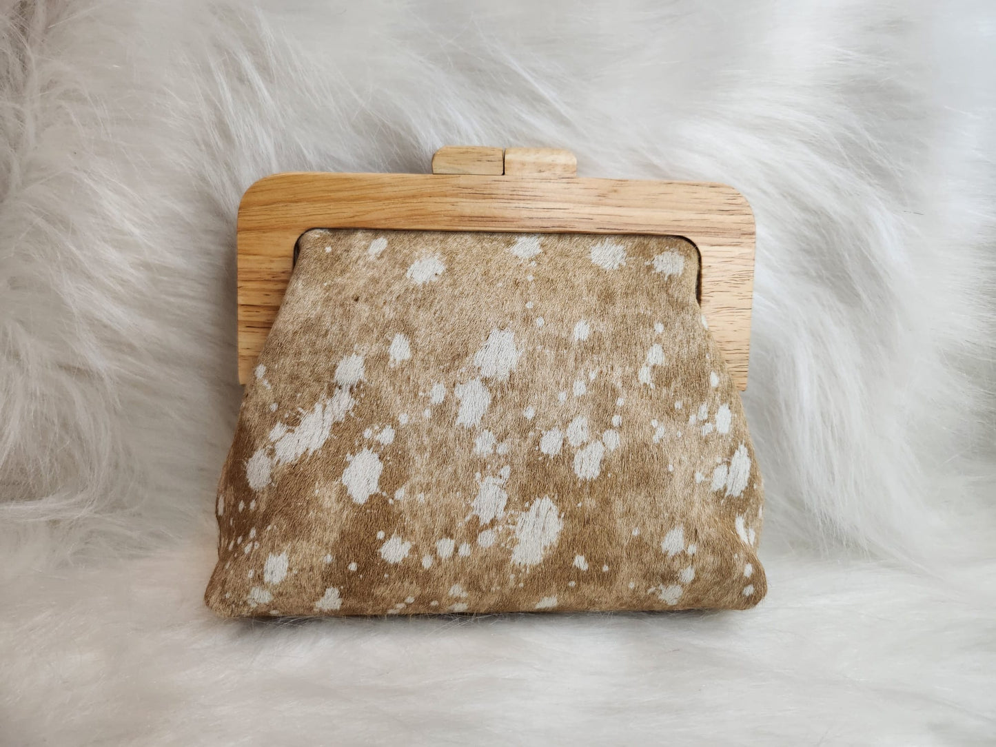1CB_WF002; CROSSBODY BROWN/WHITE FUR BAG