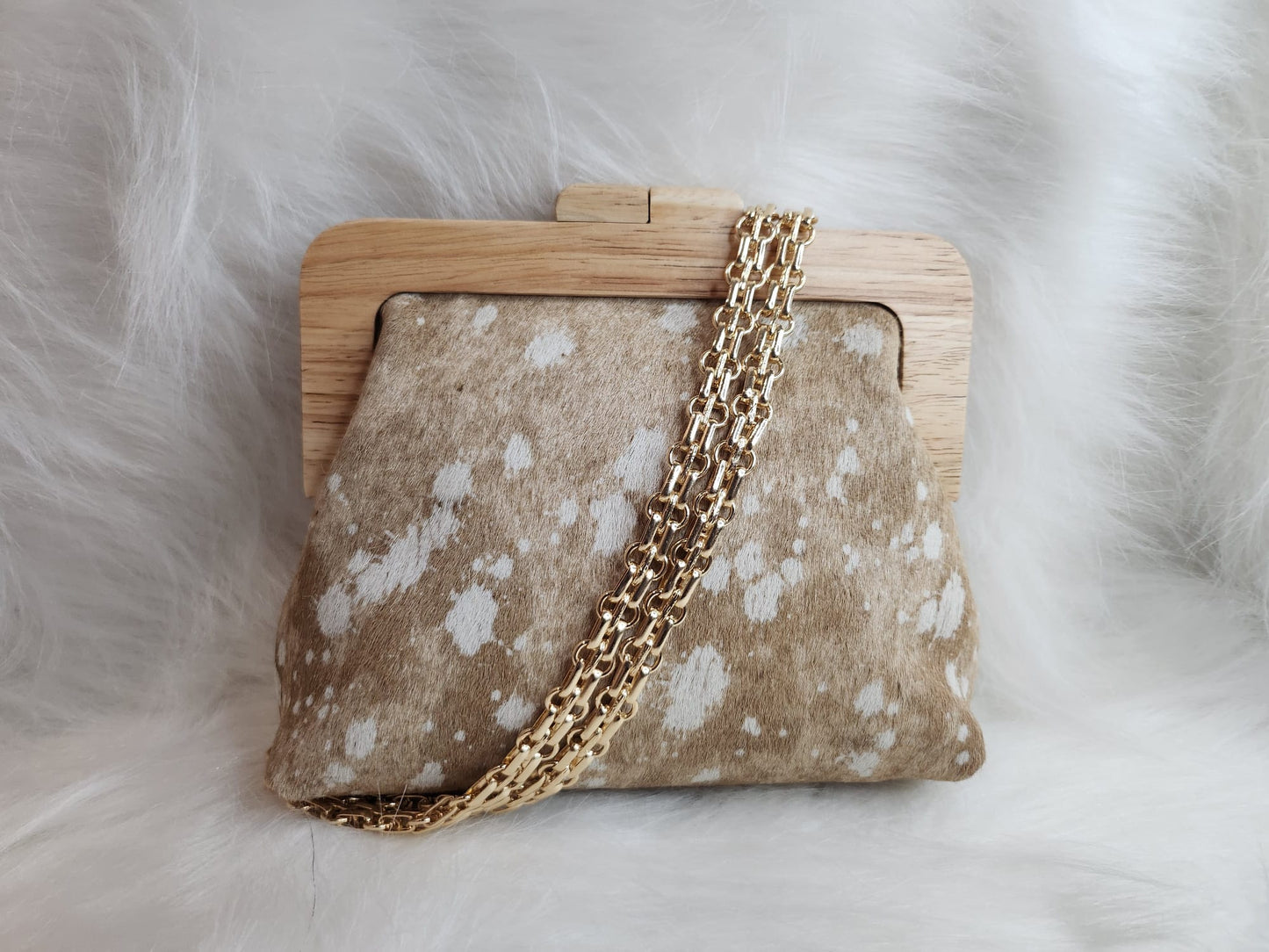 1CB_WF002; CROSSBODY BROWN/WHITE FUR BAG