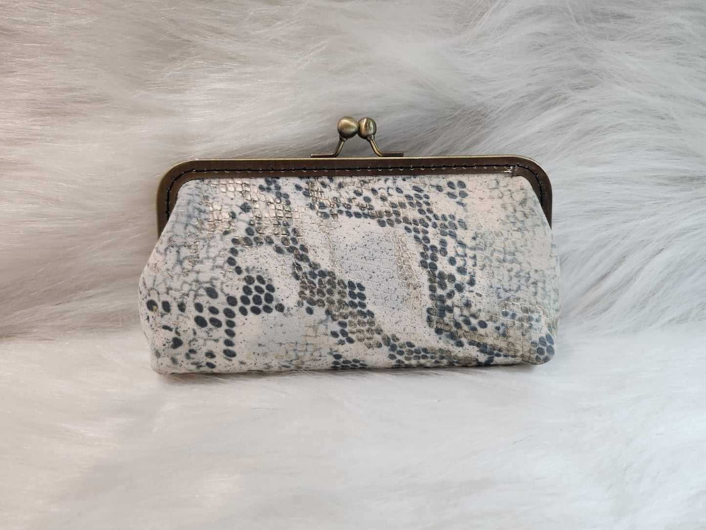 1SL_LP003; LONG PURSE WHITE/GREY