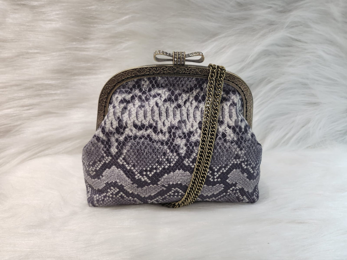 1CB_RC006; CROSSBODY BLUE/WHITE BAG