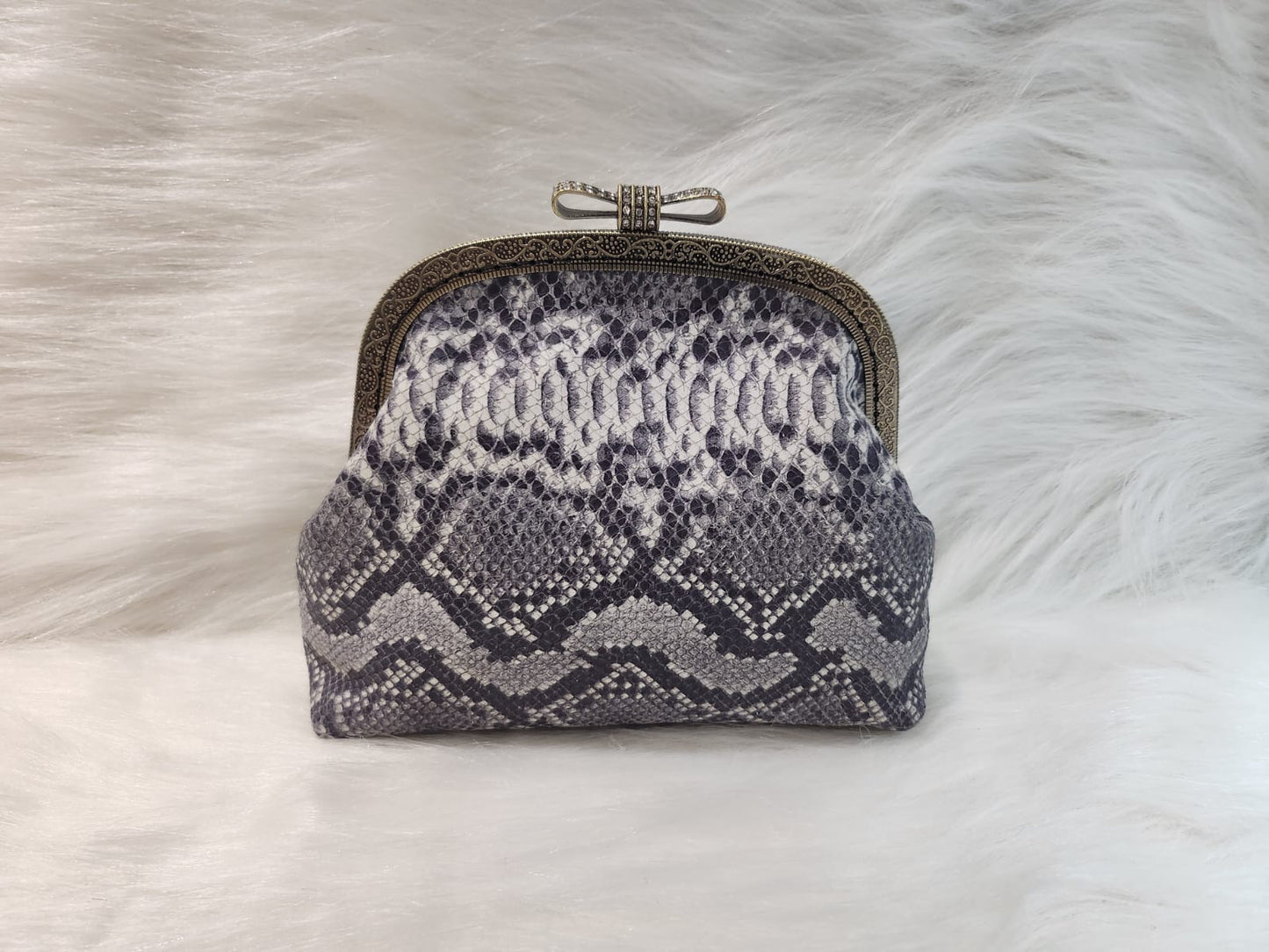 1CB_RC006; CROSSBODY BLUE/WHITE BAG