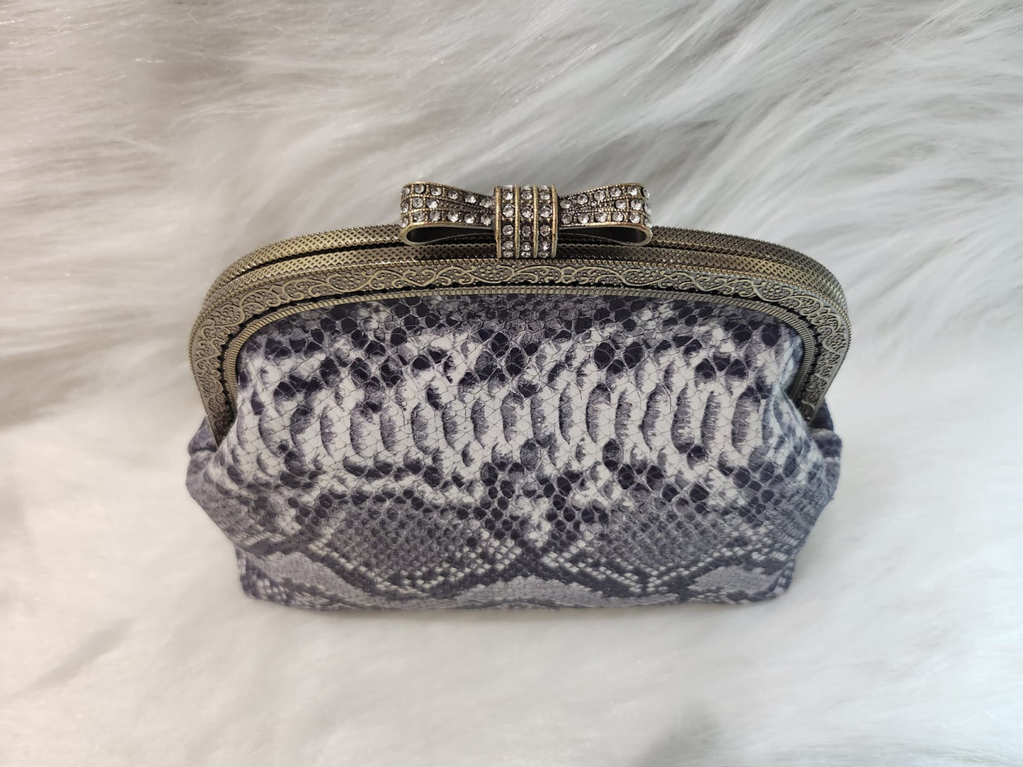 1CB_RC006; CROSSBODY BLUE/WHITE BAG