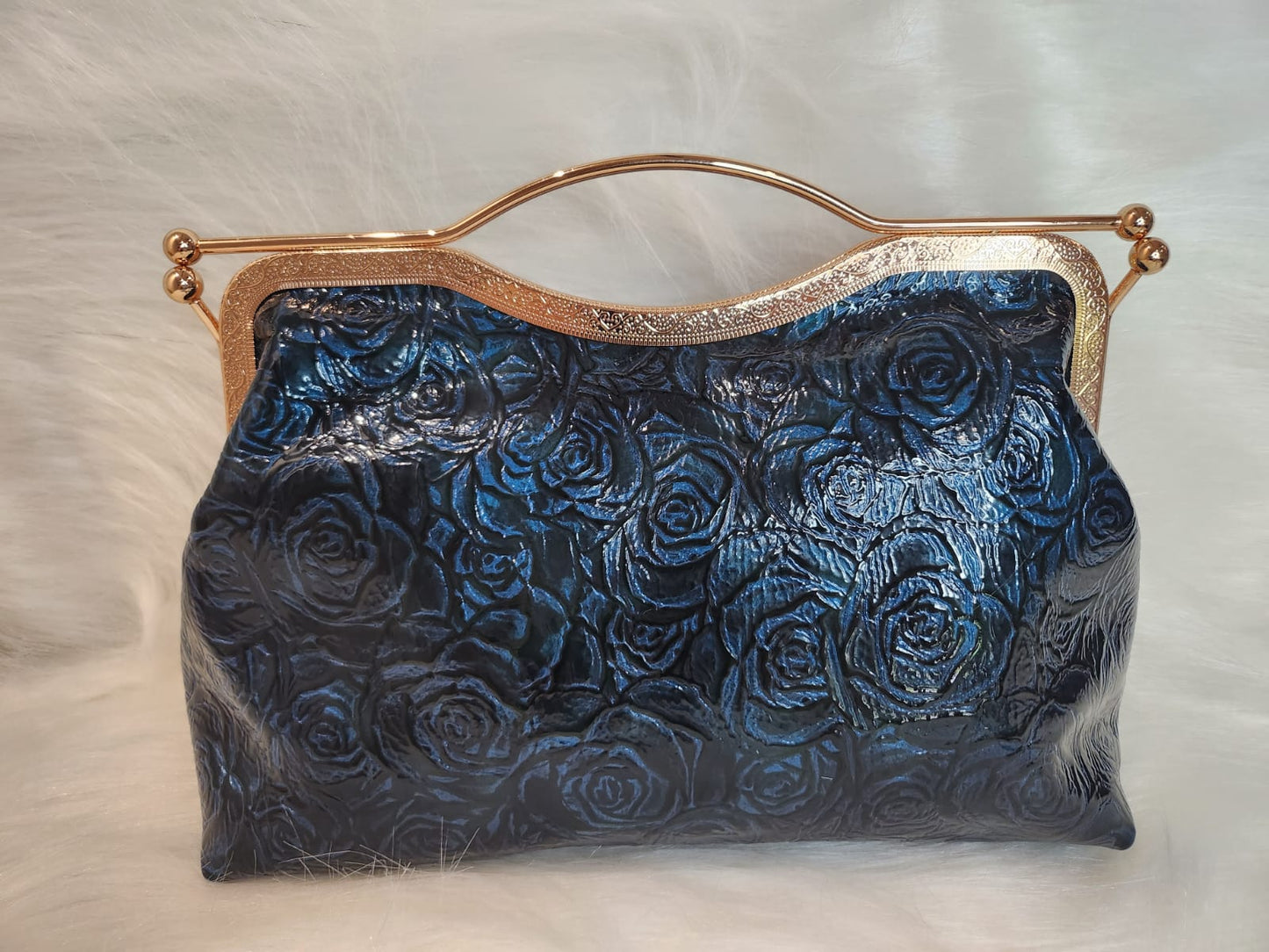 1SC_LIP001; SHOULDERCARRY BLACK/WHITE ROSE BAG