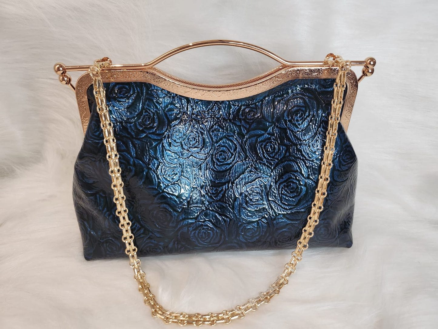 1SC_LIP001; SHOULDERCARRY BLACK/WHITE ROSE BAG