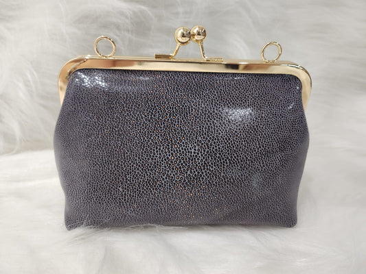 1CB_SF002; CROSSBODY BLACK/WHITE BAG