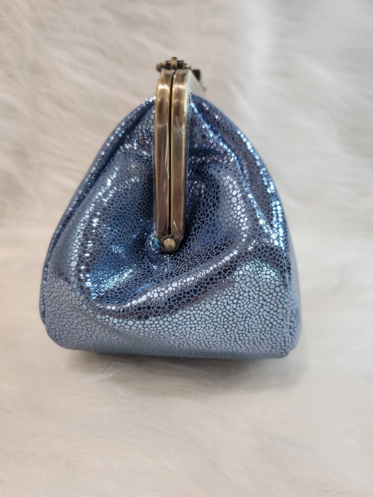 1SC_BF001; SHOULDERCARRY METALLIC BLUE BAG