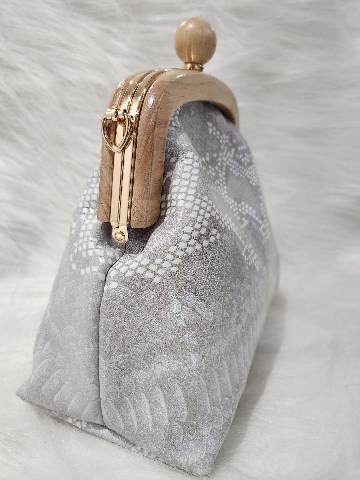 1SC_MJJ002; SHOULDERCARRY GREY/WHITE BAG