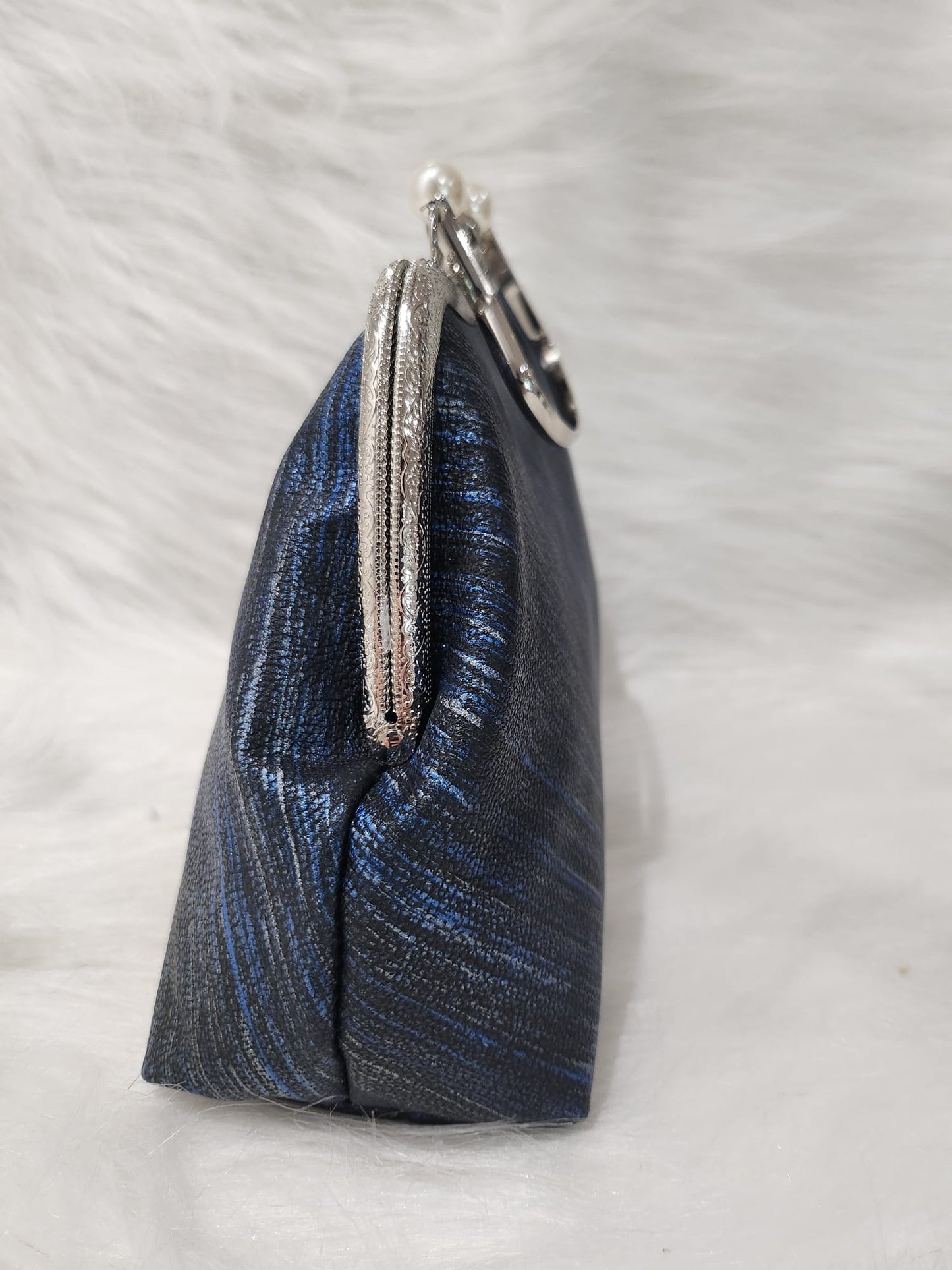 1CB_HH001; CROSSBODY BLUE STRIPE BAG