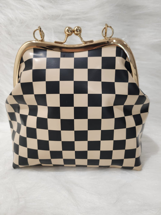 1CB_SB001; CROSSBODY BLACK/WHITE CHECKERED BAG