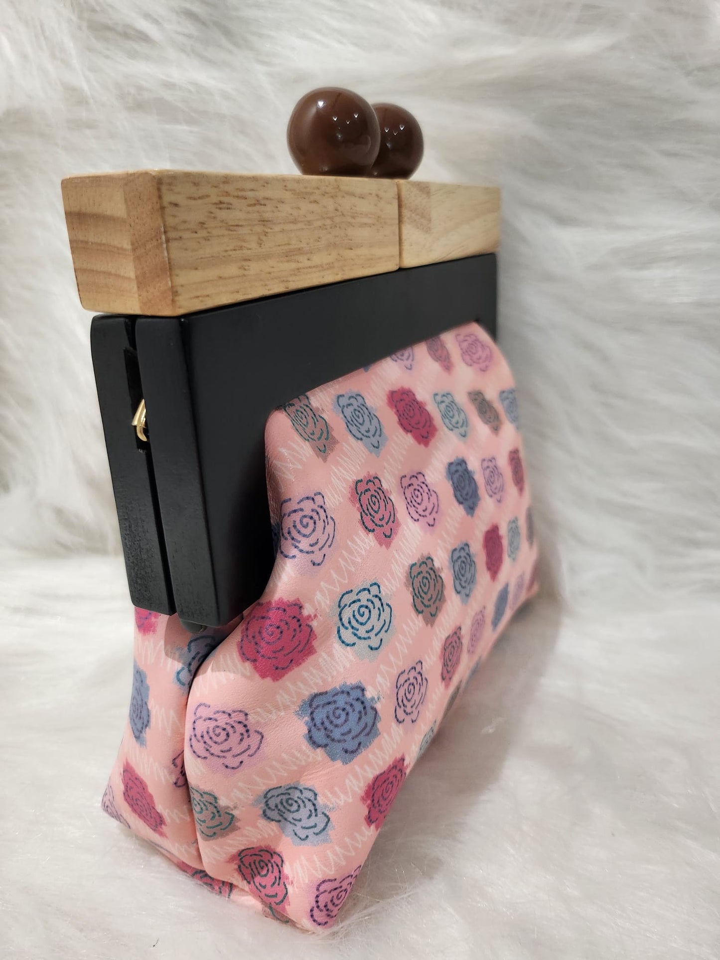 1CB_SYY002; CROSSBODY FLOWERY BAG