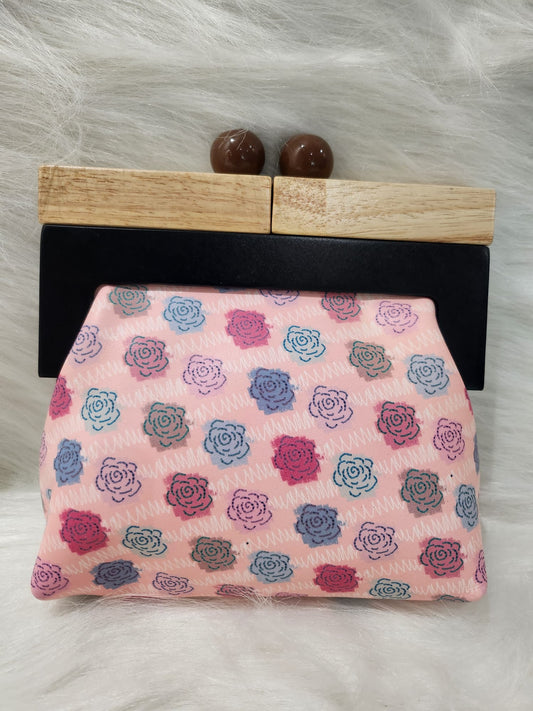 1CB_SYY002; CROSSBODY FLOWERY BAG
