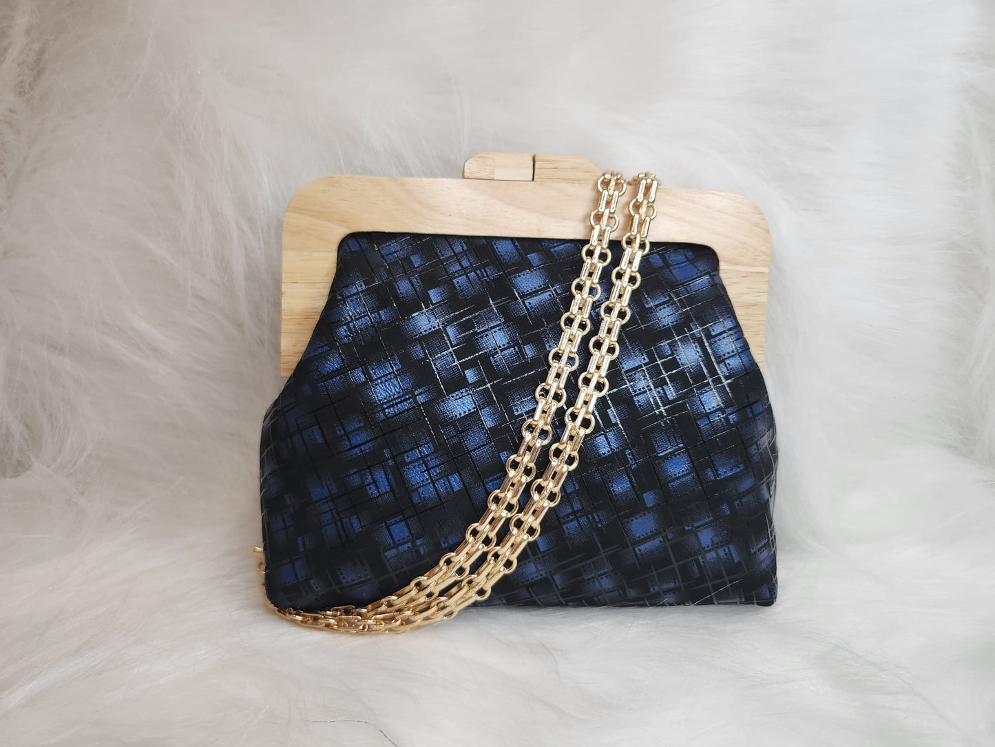 1CB_WF001; CROSSBODY BLUE/BLACK BAG