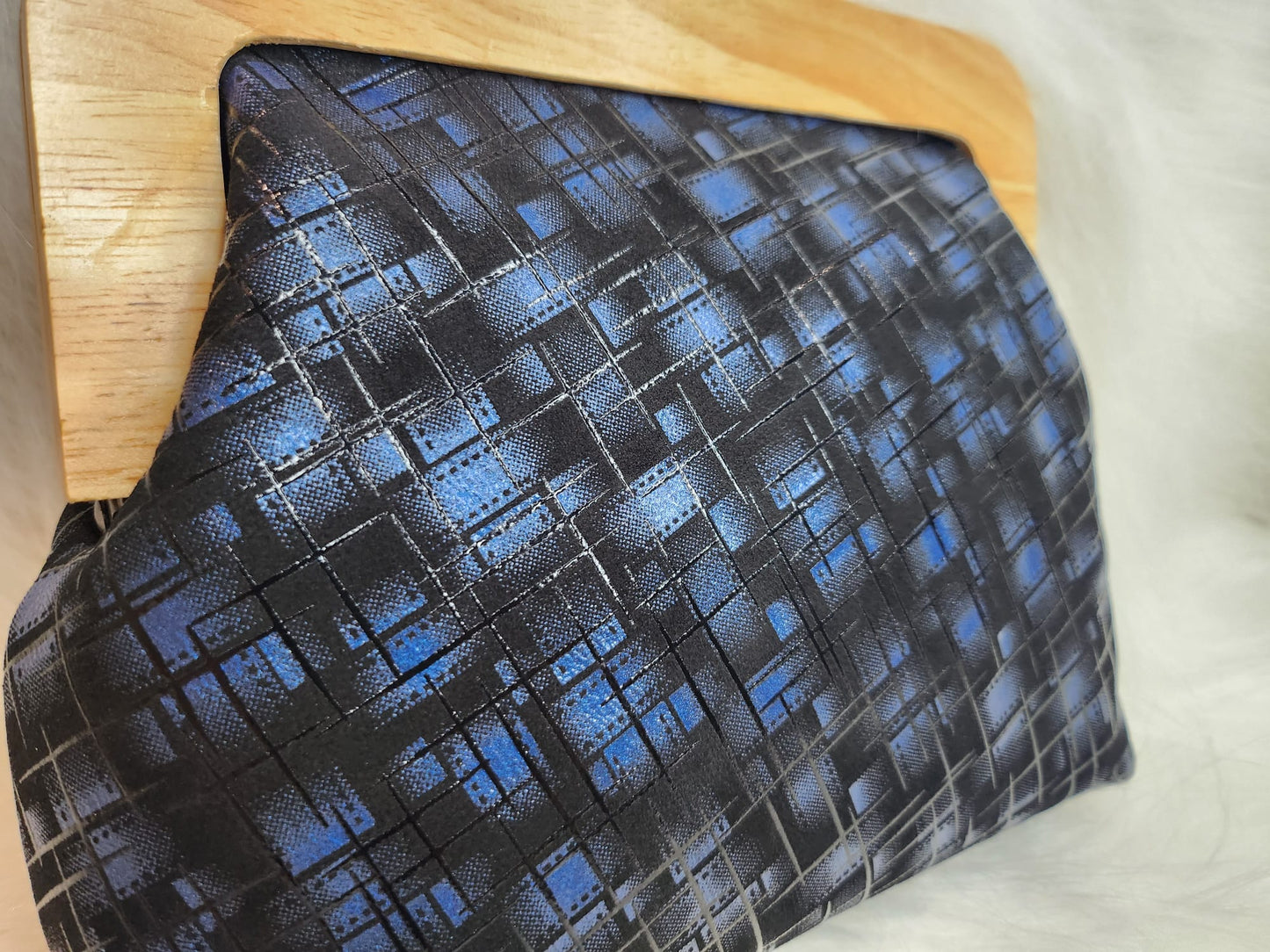 1CB_WF001; CROSSBODY BLUE/BLACK BAG