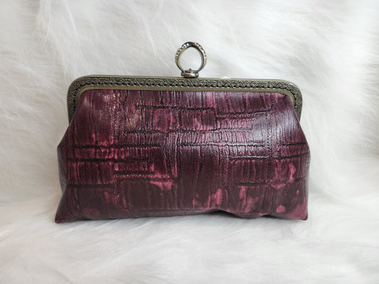 1CB_CR001; CROSSBODY WINE RED BAG