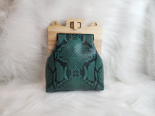 1CB_WF003; CROSSBODY GREEN SNAKE DESIGN BAG