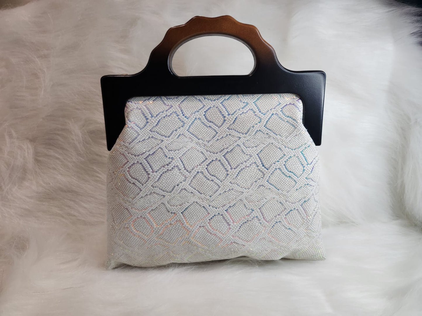 1SC_BW004; SHOULDERCARRY WHITE METALLIC BAG