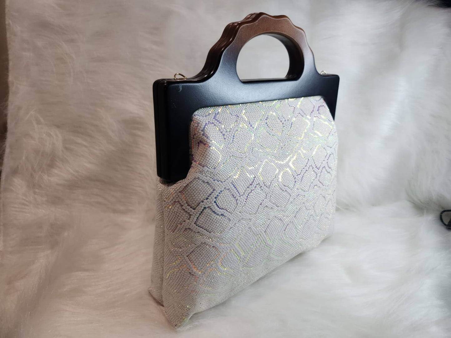 1SC_BW004; SHOULDERCARRY WHITE METALLIC BAG