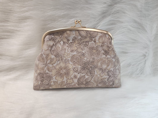 1SC_RC003; SHOULDERCARRY BIEGE FLOWERY BAG