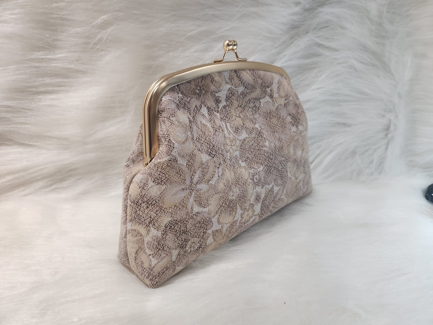 1SC_RC003; SHOULDERCARRY BIEGE FLOWERY BAG
