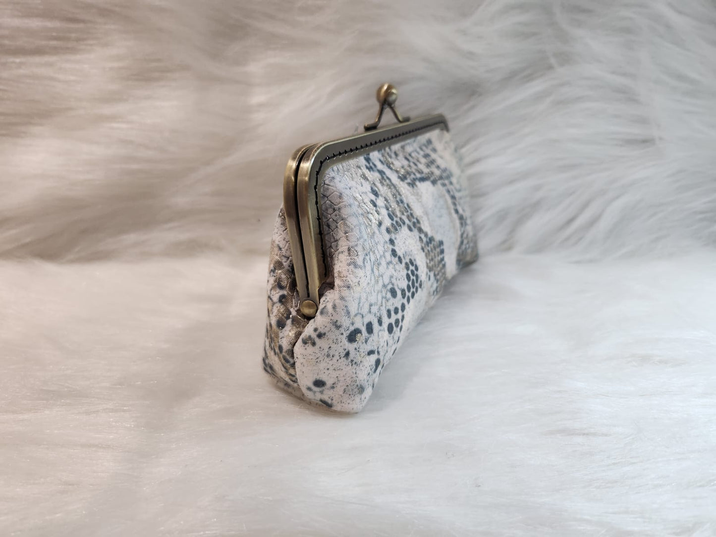 1SL_LP003; LONG PURSE WHITE/GREY
