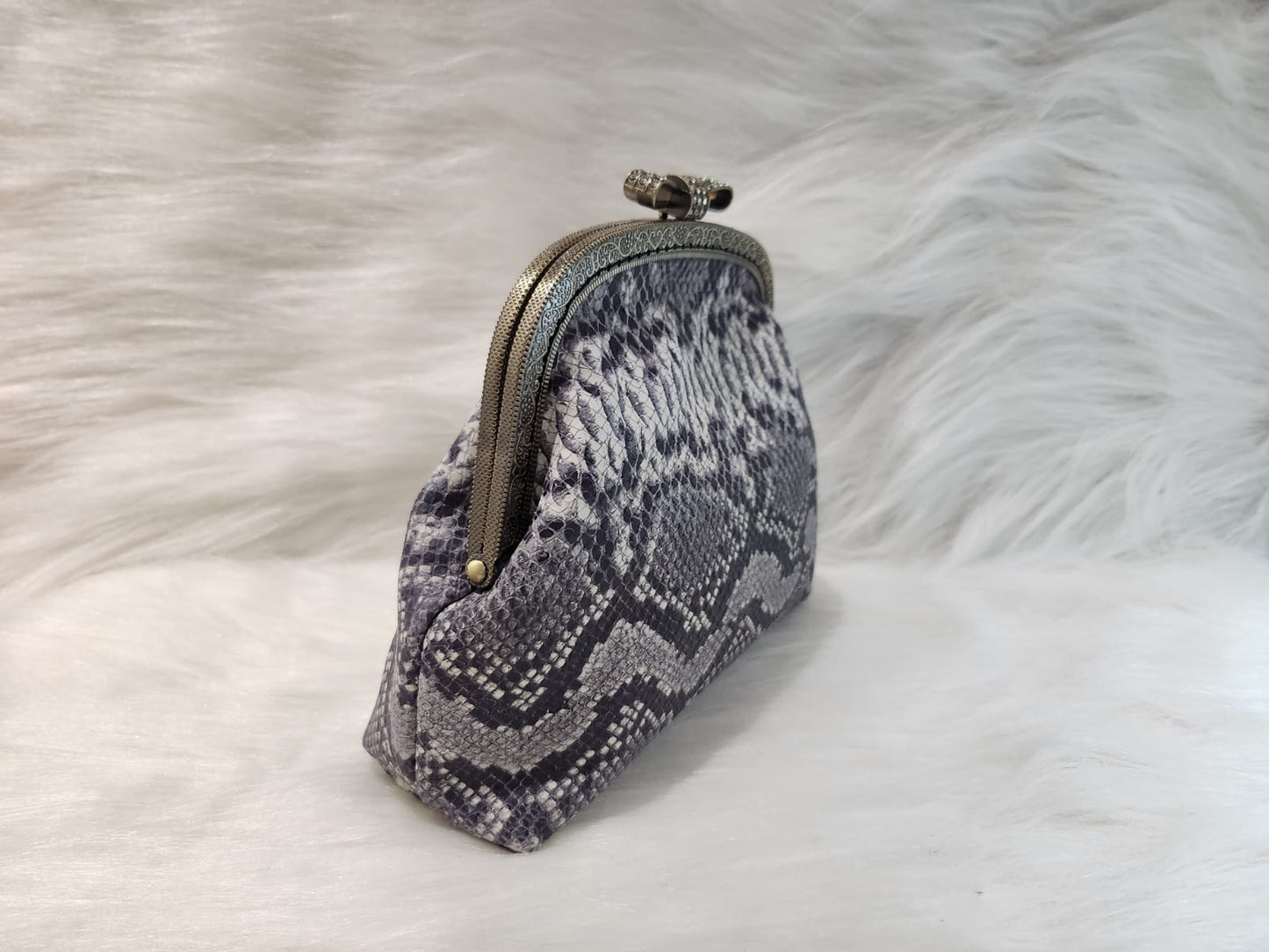 1CB_RC006; CROSSBODY BLUE/WHITE BAG